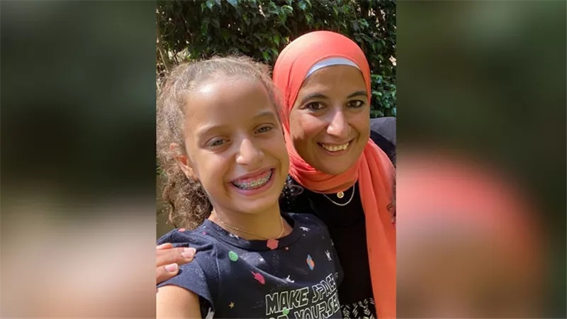 عيد الأم هنا جودة معجزة تنس الطاولة توجه رسالة لوالدتها