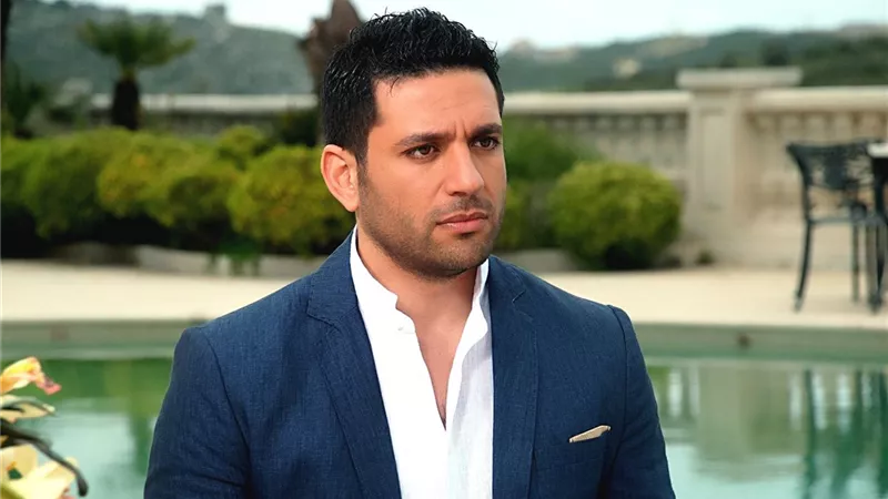 عيد الأم 2021| حسن الرداد لوالدته: «للأسف مش هعرف أبوس رجلك الطاهرة»