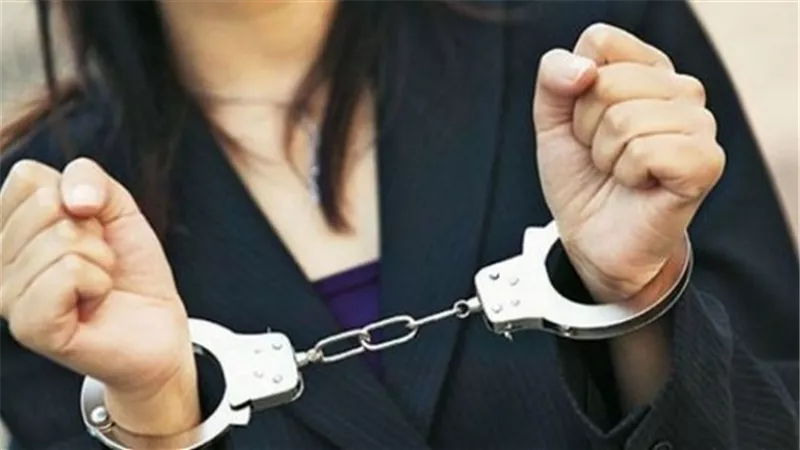 استغلت ابنيها لتوصيل المخدرات.. اعترافات «عزة» والإبليس أمام النيابة 