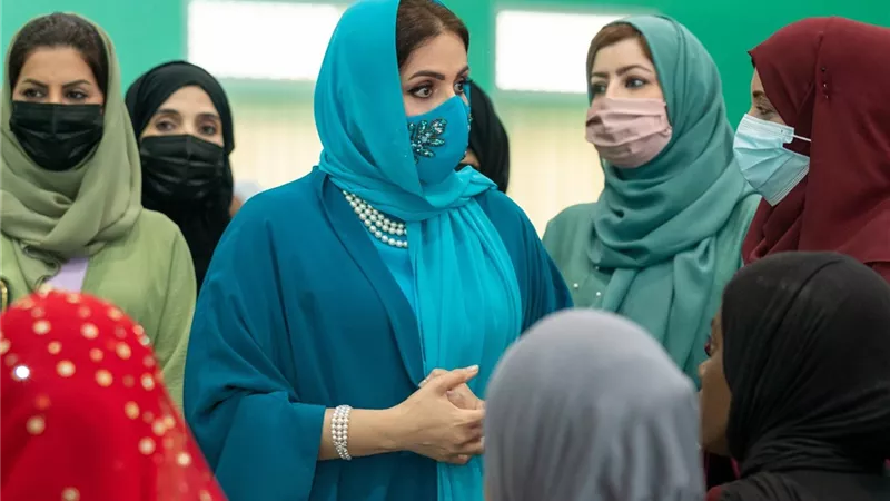 شاهد..  ظهور نادر لـ السيدة الجليلة مع الأيتام يثير جدلاً في سلطنة عمان