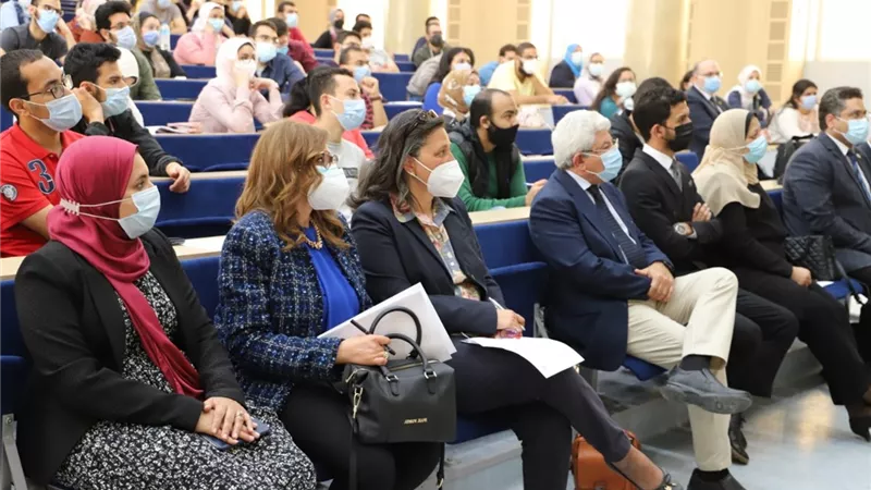 بالصور.. افتتاح ملتقى التعريف بفرص العمل والتوظيف بطب عين شمس