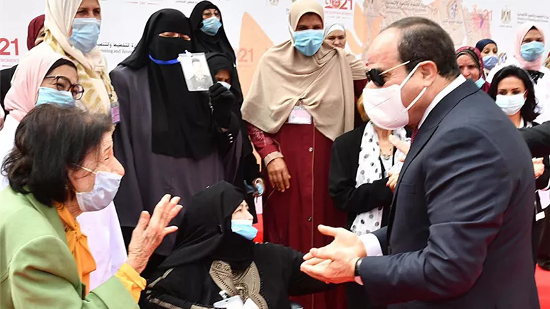 الرئيس السيسي يمنح وسام الكمال من الطبقة الثانية لـ 34 سيدة مصرية