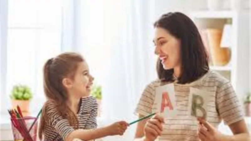 كيف تُشجع طفلك على التفوق الدراسي؟
