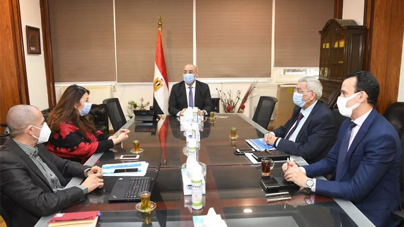 وزير الإسكان يتابع تنفيذ مشروع 