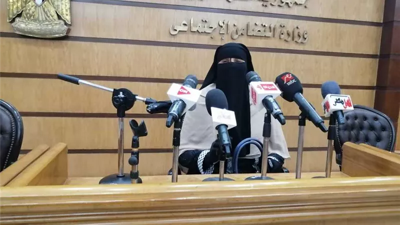 بعد منحها وسام الكمال.. الحاجة سعيدة: الرئيس يهتم بالمرأة أكتر من أي فئة.. خاص