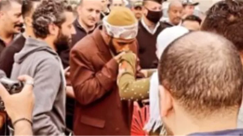 معجبات الفنانين ..ردود أفعال صادمة أفسدت حياة النجوم