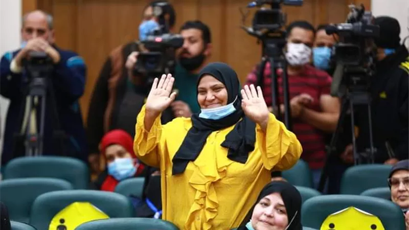 بعد منحها وسام الكمال.. فاطمة إبراهيم: «لولا السيسي ما كنا هنا»