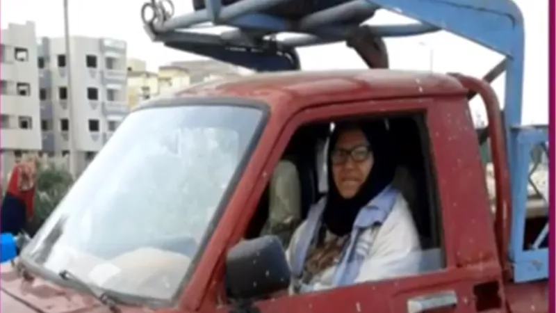 مفيدة شيحة عن قيادة سيدة لسيارة ربع نقل: «بمليون راجل».. فيديو