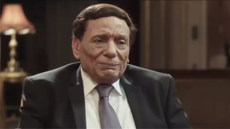 «صلى ركعتين بعد وفاتها».. عادل إمام: «مفيش حد حبني قد أمي»