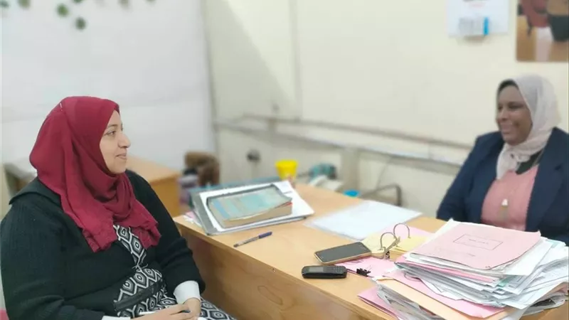 وكيلة وزارة المالية بالجيزة: نزول المرأة للعمل يدفعها لزيادة الاهتمام بأطفالها.. حوار