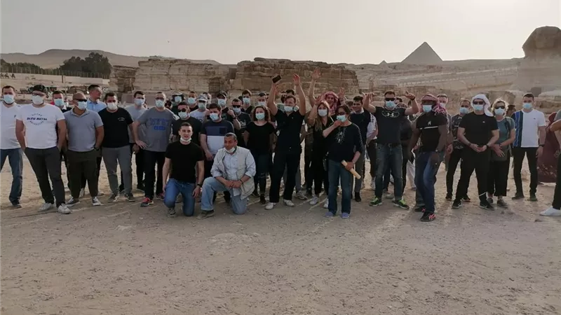 طاقم حاملة المروحيات الفرنسية 