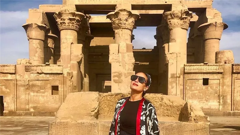 بطل بـ100 وشّ ينتقد اختيار هند صبري بموكب المومياوات 