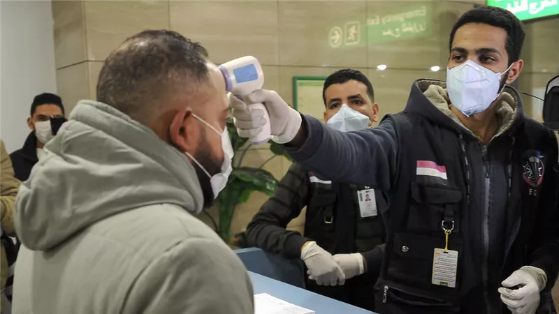 استشاري المناعة بـ «المصل واللقاح»: الموجة الثالثة لكورونا بدأت في مصر.. فيديو
