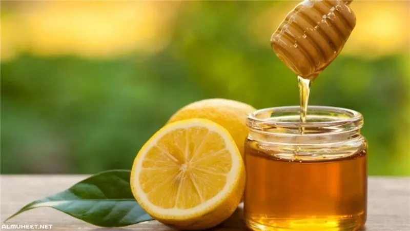 أبرزها مواجهة البثور.. فوائد ماسك العسل بالليمون للبشرة الدهنية