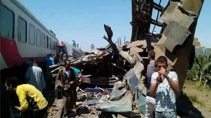 الرئيس السيسي يكلف بتشكيل لجنة للتحقيق في حادث تصادم قطاري سوهاج