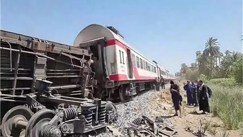 الصحة: ارتفاع أعداد مصابي حادث تصادم قطاري سوهاج لـ 108 و32 وفاة