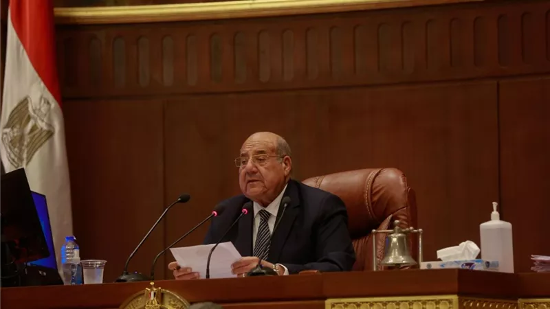 رئيس مجلس الشيوخ ناعيا ضحايا حادث تصادم قطاري سوهاج: 