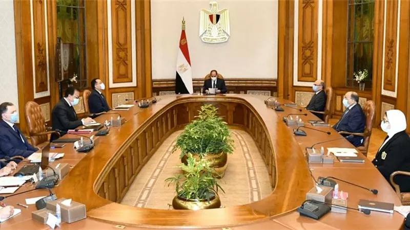  الرئيس السيسي يجتمع بمدبولي و7 وزراء لمتابعة حادثة تصادم قطاري سوهاج