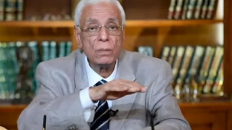 شرب الماء يقي من هذه الأمراض.. أستاذ بطب قصر العيني يقدم الروشتة