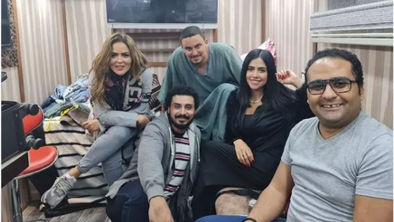 مسلسلات رمضان 2021| زوجة أحمد السقا توجه رسالة لنجلها ياسين من كواليس الملك