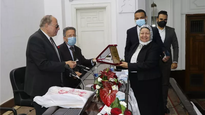 تقديرًا لجهودهن.. «الأطباء» تُكرم 25 طبيبة مثالية.. (صور)