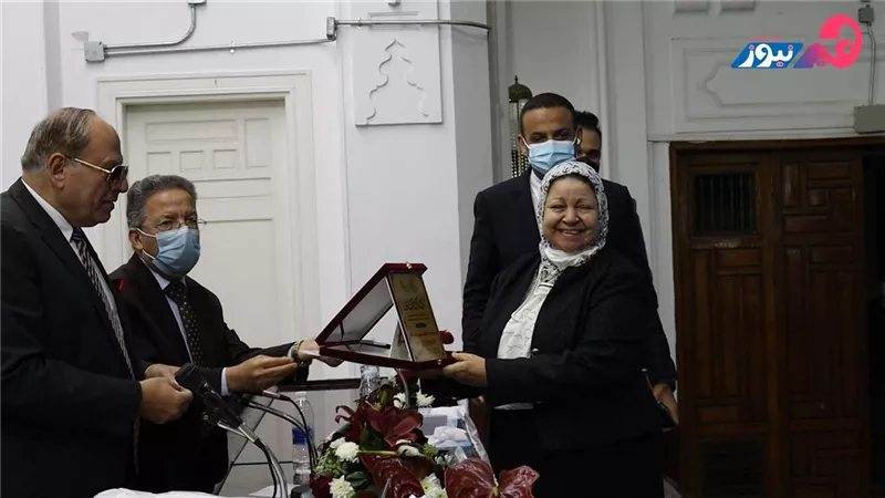 «هير نيوز» تنشر قصيدة في حب الأم لإحدى المكرمات بـ الأطباء.. فيديو