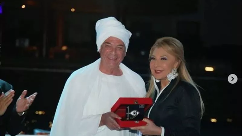 نادية الجندي من مهرجان الأقصر للسينما الإفريقية لمحمود حميدة: مبروك يا حبيبي
