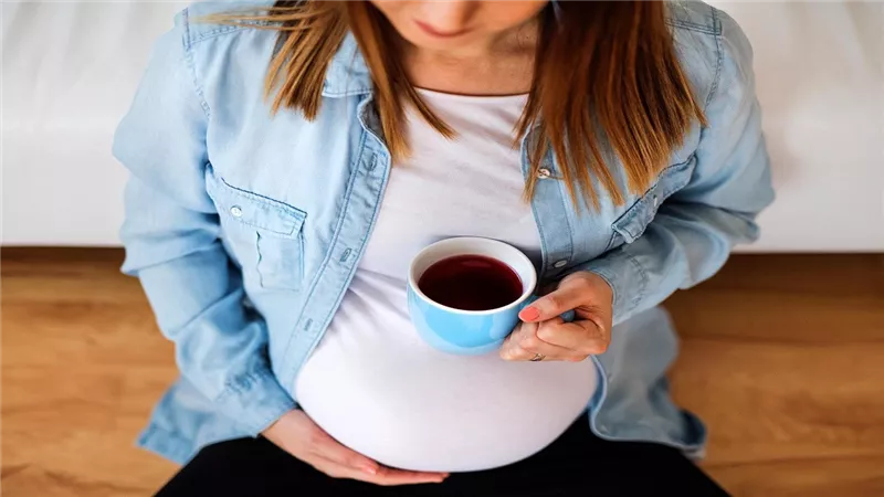 لهذا السبب..أخصائية تغذية تحذر الحوامل من شرب القهوة.. فيديو