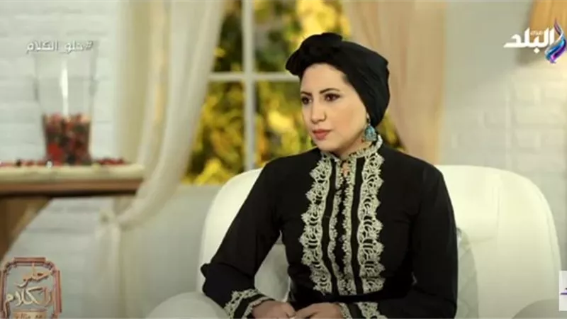 «نجمة السوشيال».. «نيفين» فنانة الموضة من طراز خاص.. فيديو