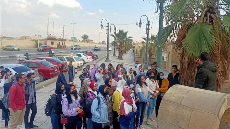الشباب تواصل فعاليات مبادرة اعرف مدينتك للطلاب والخريجين.. صور