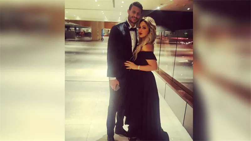 زوجة محمد الشناوي تتسبب في أزمة مع أسرته