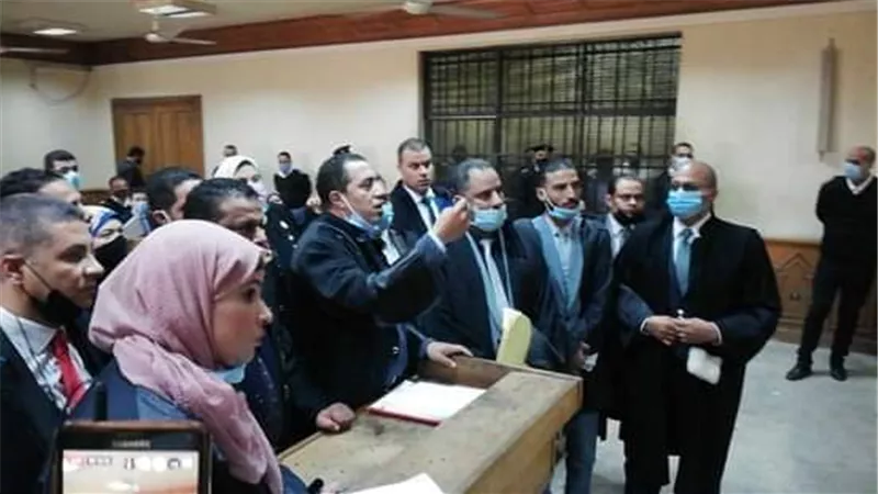 دفاع متحرش المعادي يطالب بإيداعه تحت الملاحظة الطبية.. وانهيار والدة الطفلة