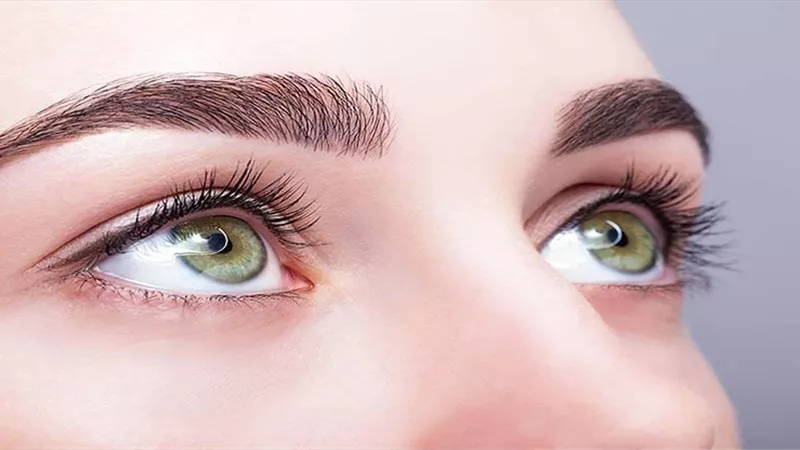 تصفيح الحواجب بديل الميكروبليدنج للحصول على مظهر نجمات هوليود