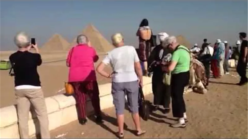 اعترافات بطل واقعة فيديوهات مضايقة السائحات بالهرم: 