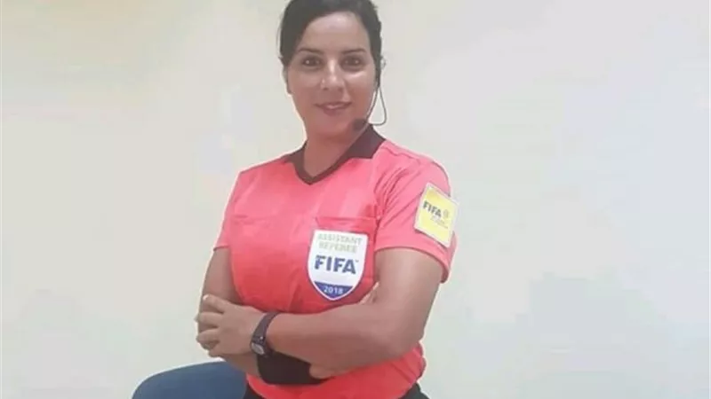 منى عطا الله.. أول امرأة تقود مباريات الرجال بدوري المظاليم