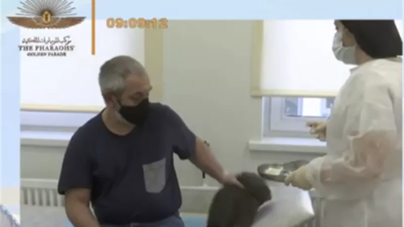 مستشار الرئيس للصحة: لقاحات كورونا آمنة وتقلل الإصابات.. فيديو