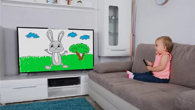 طبيبة تُحذر الأمهات من خطورة أفلام الكرتون على الأطفال.. فيديو