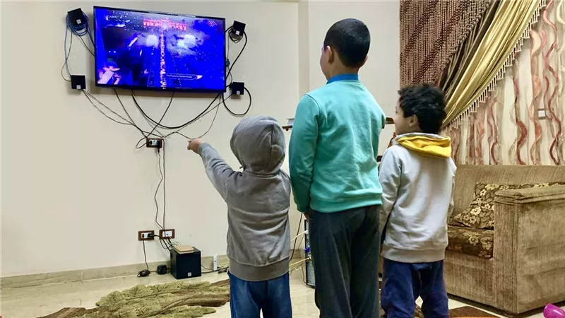 حب البلد بيتورث من جيل لجيل.. أطفال مصر يشاهدون عظمة الأجداد (صور)