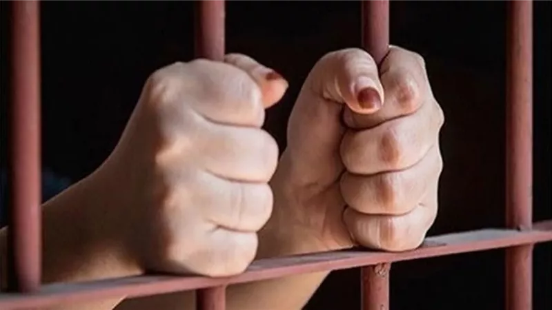 ألقت برضيعها من الطابق الخامس.. وزوجها أمام النيابة: «متعودة على كدة»