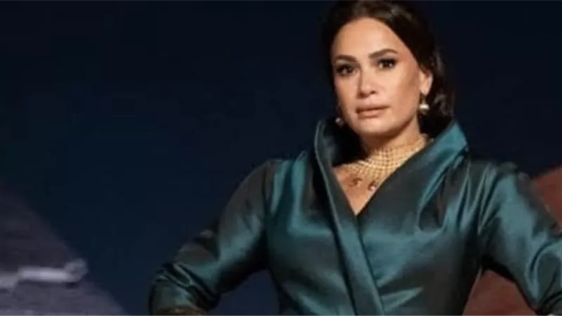 بعد مهاجمتها.. عمرو محمود ياسين يدعم هند صبري في موكب المومياوات