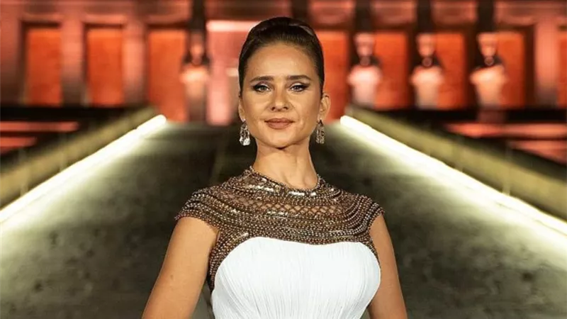 الاستايلست نور عزازي تكشف لـ«هير نيوز» أسرارا جديدة عن موكب المومياوات 