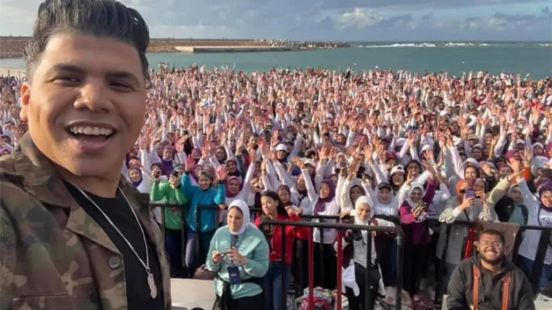 عمرو كمال يُغضب الملايين بسبب حفل تخرج طالبات تربية الإسكندية