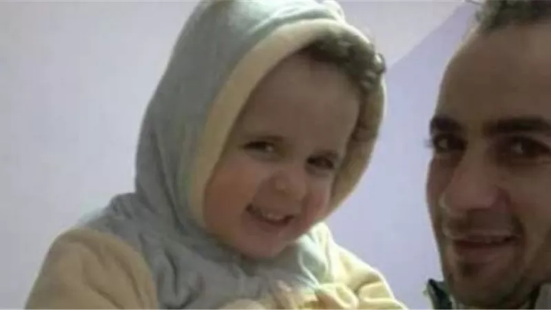 فتح عليه الماء الساخن.. وفاة طفل حرقًا على يد والده في الدقهلية 