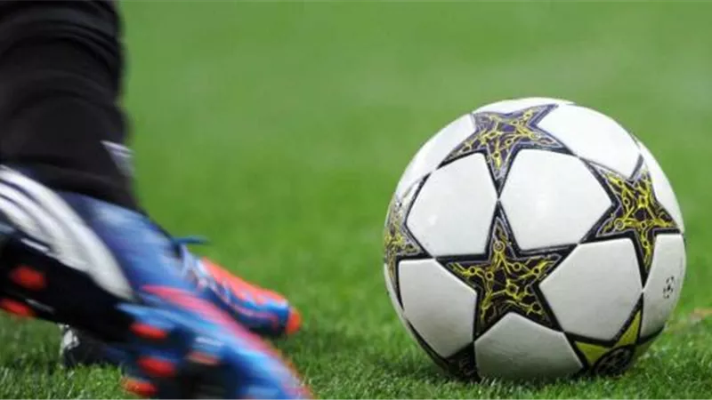 قبلة فتاة الديسكو لـ لاعب سموحة تشعل مواقع التواصل (فيديو)