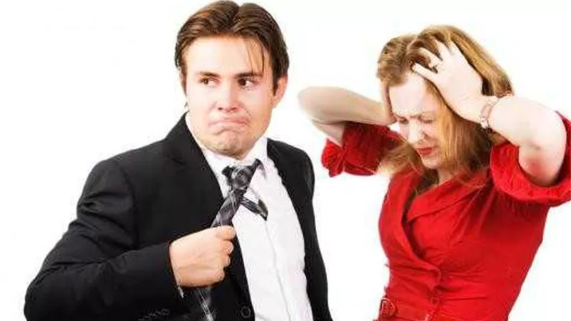 مرتب الزوجة «خناقة كل بيت».. مواطنون: «كله بالحُب».. وخبراء: «حقها ترفض»