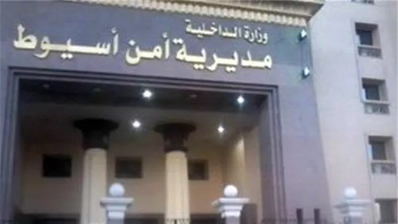 شيطانة بـ«الرداء الأبيض».. اشتركت في خطف طفلة من داخل حضانة بأسيوط
