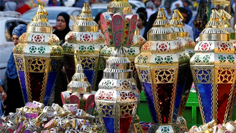 «فانوس رمضان» في سطور.. بدايته «نزول النقطة» ونهايته إنارة الشوارع