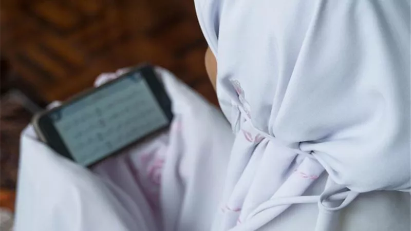 هل يجوز للحائض قراءة القرآن؟.. واعظة تُجيب 