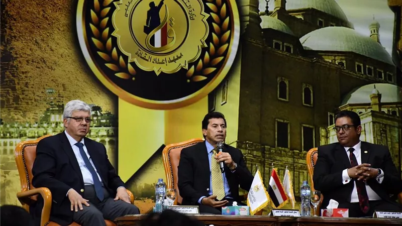 صبحي يناقش الاستراتيجية الوطنية للشباب مع أعضاء الأسر والاتحادات الطلابية