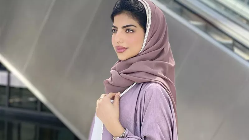 موضة رمضان 2021| خبيرة أزياء توضح أحدث 6 تصميمات للعبايات (صور)